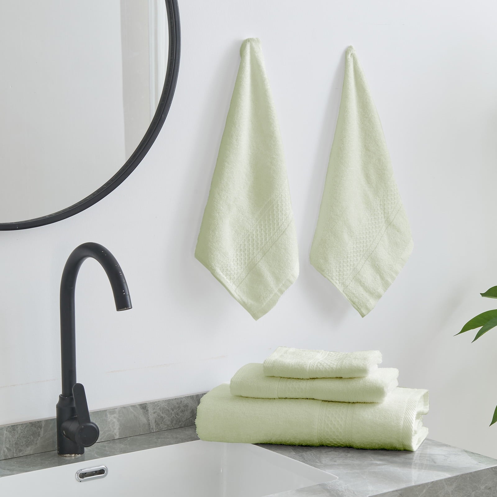 Luxurious 100% Cotton Bath Towel Set - 8 Pieces in Elegant Sage Green for Ultimate Absorbency and Style