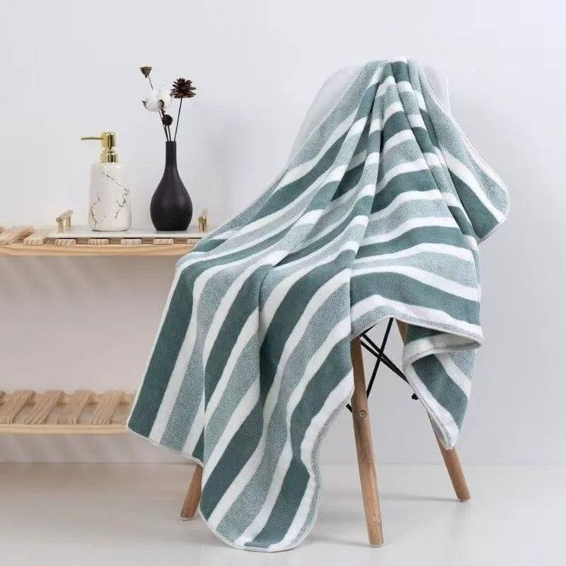 Thick Bath Towel Strong Water Absorption and Quick Drying Non Shedding Durable Ultra Soft - Very Suitable for Families Beaches